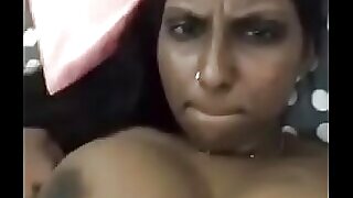Tia indiana organiza compras e depois fica safada, mostrando sua buceta peluda