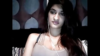 La sensual belleza Punjabi muestra sus atributos en un video ardiente.