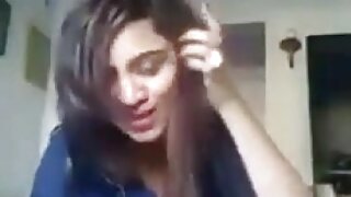 Пакистанская подростковая девушка показывает свои прелести в веб-камере.