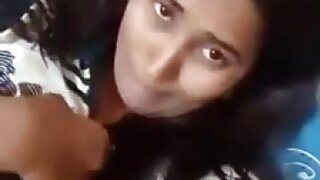 Duas modelos de webcam indianas seduzem e agradam seus espectadores com atos sexuais explícitos.