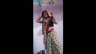 Assista a uma deslumbrante beleza indiana dançar e chupar sedutoramente, não deixando nada para a imaginação