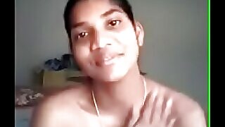 Um encontro apaixonado entre uma garota da vila e uma acompanhante da cidade leva a um sexo intenso e apaixonado em um vídeo cativante de Telugu.