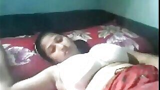 Desi Bangladeshi, un alma voluminosa y curvilínea, disfruta de un encuentro ecuménico en ausencia, con el sobrino cuidado fuera de él. - XVIDEOS.COM 8 minutos